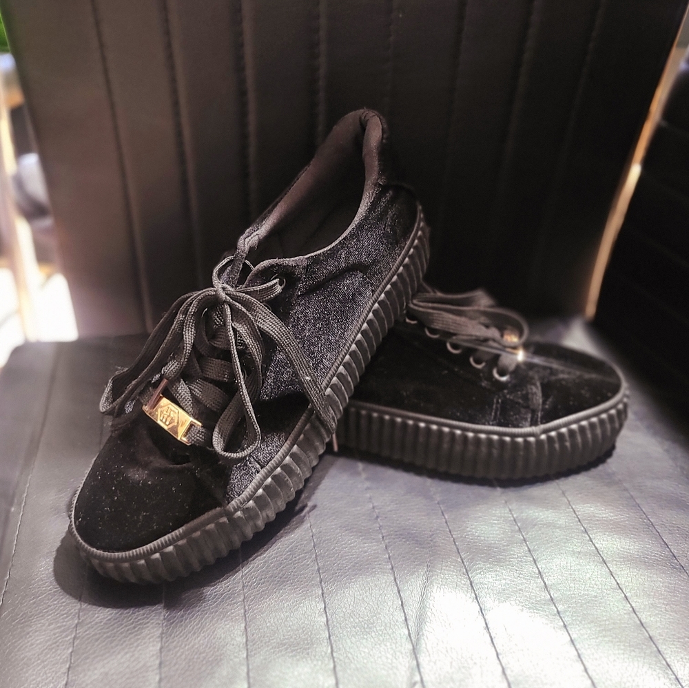 iDol Velvet Shoes